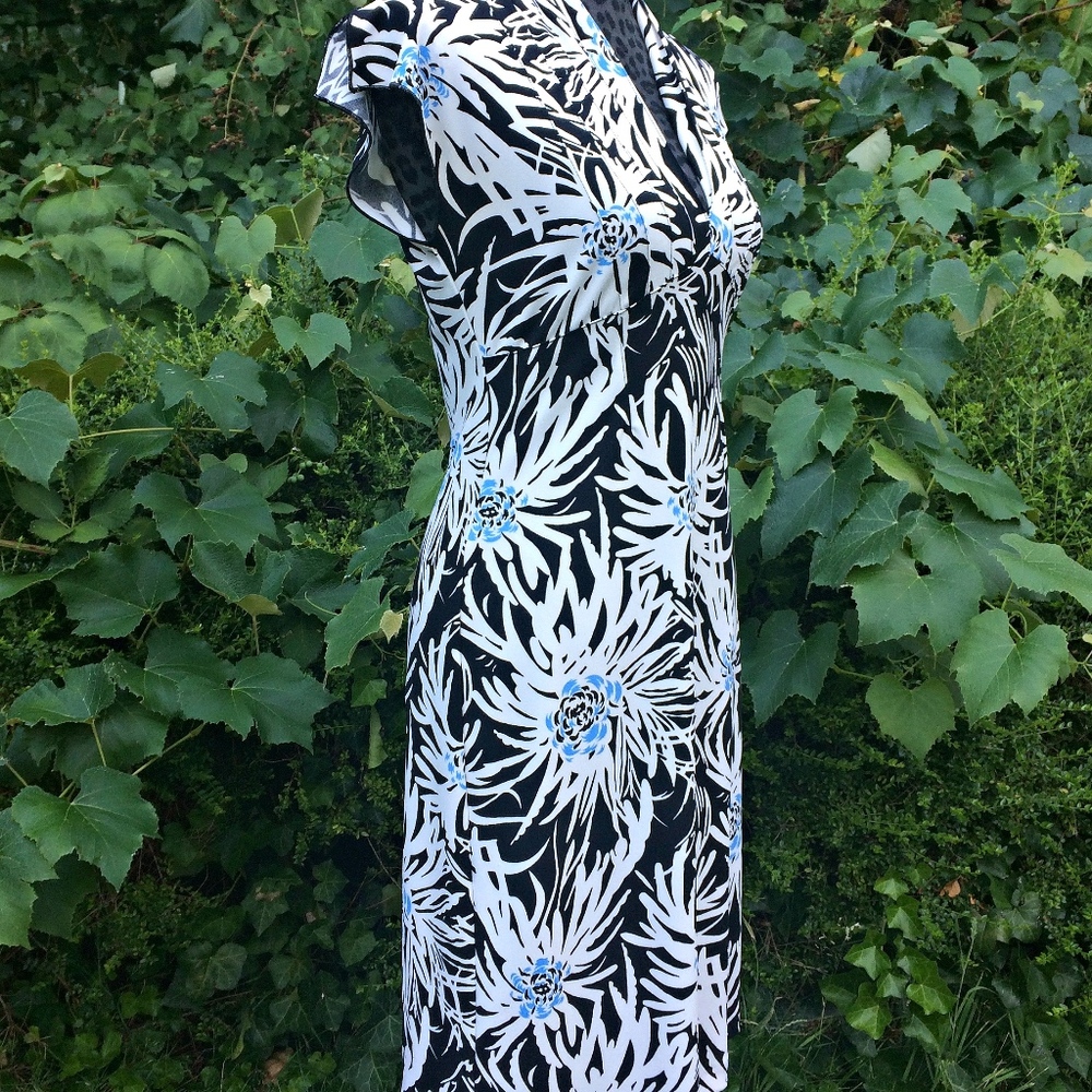 Kenneth Cole White and Black Floral Dress - Size Small - Picture 4 of 7